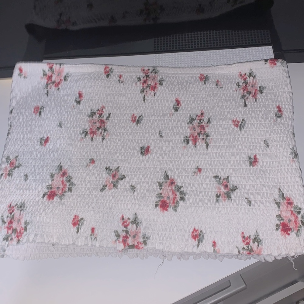 white tube top w/flower decoration
